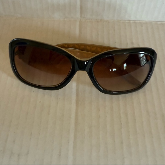 Oscar by Oscar de la Renta Gold Textured Design - Picture 6 of 7